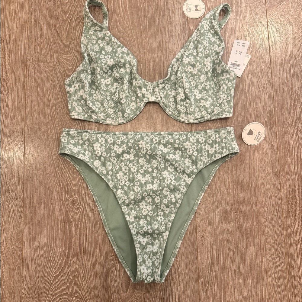 NWT Hollister Floral Bikini Set in Sage Green. Size L.